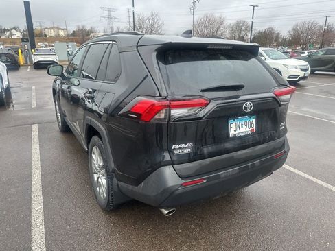 Used 2020 Toyota RAV4 XLE Premium image 9
