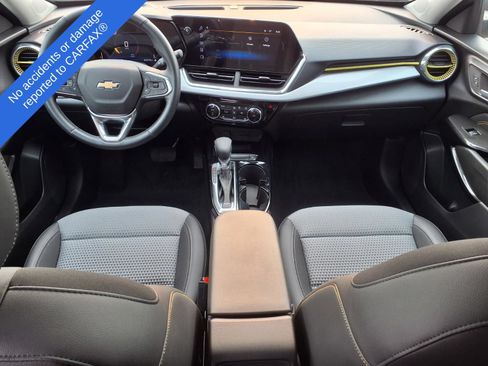 Used 2024 Chevrolet Trax LT w/ Sunroof Package FWD image 14