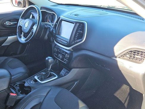 Used 2018 Jeep Cherokee Latitude Plus image 21