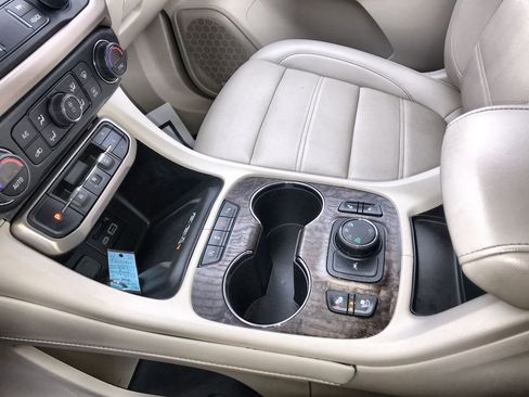 Used 2023 GMC Acadia Denali w/ Denali Ultimate Package AWD/4WD image 21