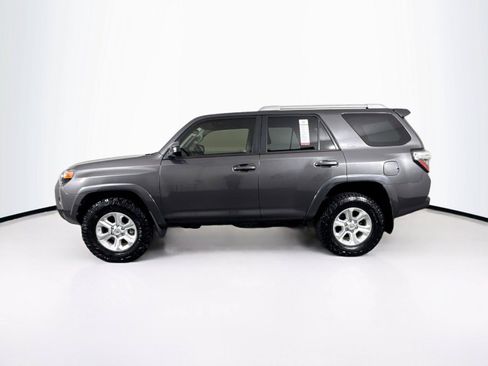 Used 2017 Toyota 4Runner SR5 AWD/4WD image 13