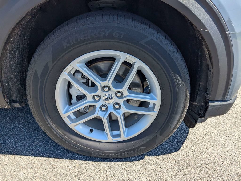 Used 2025 Ford Explorer Active RWD image 11