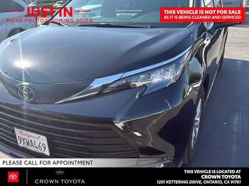 Used 2026 Toyota Sienna XLE FWD image 2