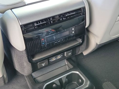 New 2026 Jeep Grand Wagoneer 4WD image 13