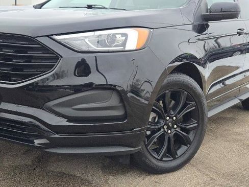 Certified 2022 Ford Edge SE w/ Black Appearance Package image 3