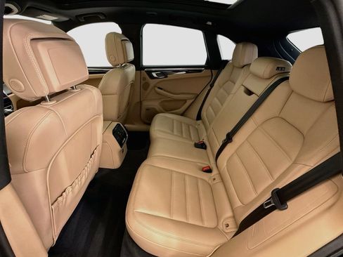 Used 2025 Porsche Macan S AWD/4WD image 18