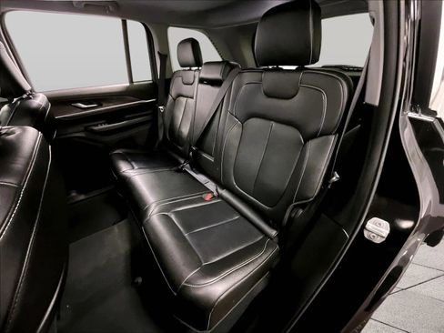 Used 2023 Jeep Grand Cherokee Limited image 25