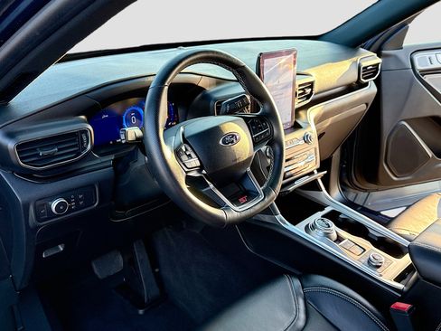 Used 2020 Ford Explorer ST w/ Premium Technology Package image 4