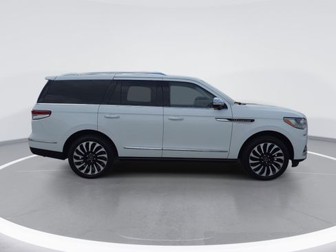 Used 2022 Lincoln Navigator Black Label AWD/4WD image 2