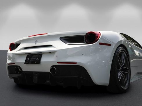 Certified 2019 Ferrari 488 GTB RWD image 15