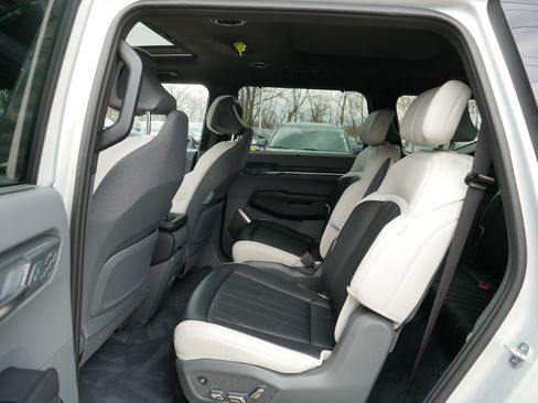 Certified 2024 Kia EV9 GT-Line AWD/4WD image 36