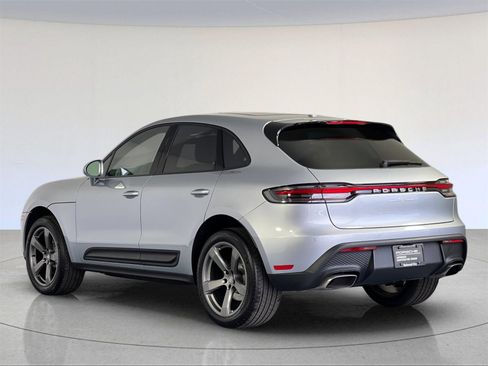Used 2025 Porsche Macan image 3
