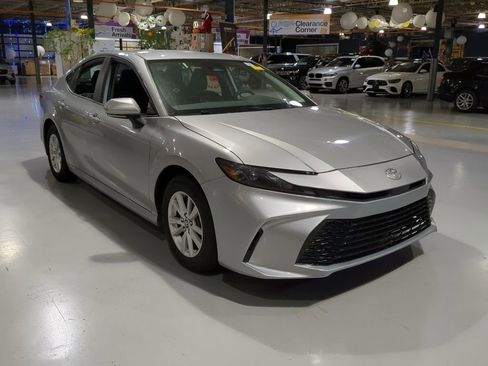Used 2025 Toyota Camry LE w/ Convenience Package AWD/4WD image 5