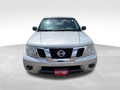 Used 2017 Nissan Frontier SV RWD image 2