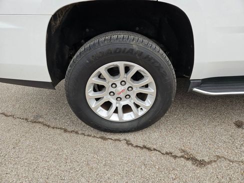 Used 2017 GMC Yukon SLT image 30