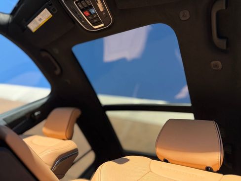 New 2026 Jeep Grand Cherokee Summit AWD/4WD image 11