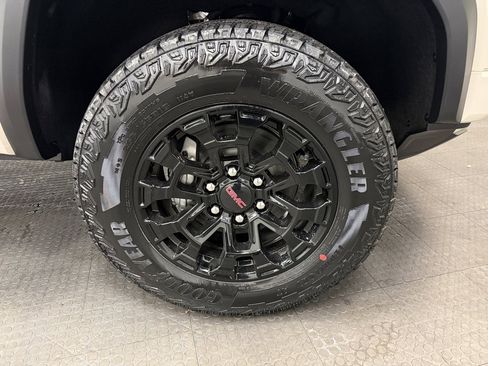 New 2026 GMC Canyon Elevation image 14