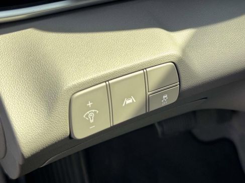 Certified 2023 Hyundai Elantra SEL image 18