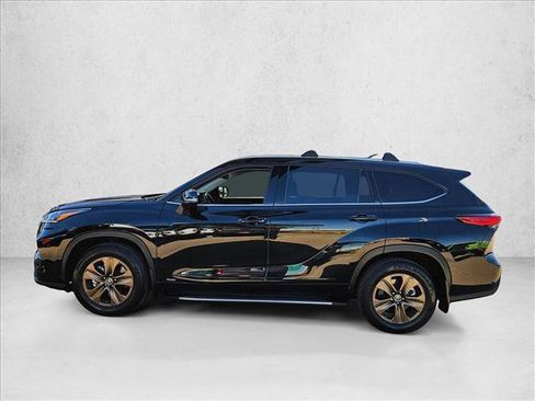 Used 2022 Toyota Highlander Bronze Edition image 8