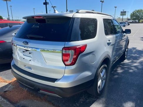 Used 2019 Ford Explorer XLT w/ Equipment Group 201A FWD image 4