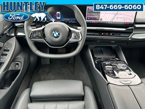 Used 2025 BMW 530i xDrive w/ Premium Package AWD/4WD image 12