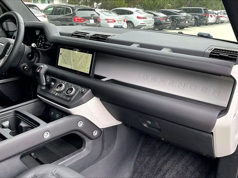 Used 2024 Land Rover Defender 110 S image 17