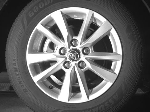 Used 2025 Toyota Camry LE image 24