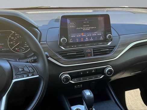 Used 2025 Nissan Altima 2.5 SV FWD image 10