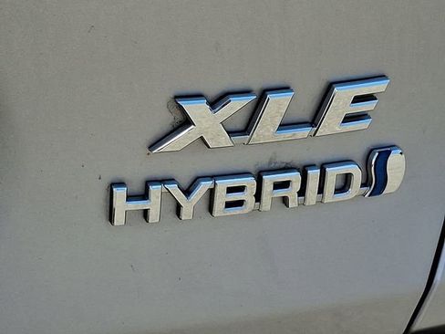 Used 2024 Toyota RAV4 XLE AWD/4WD image 30