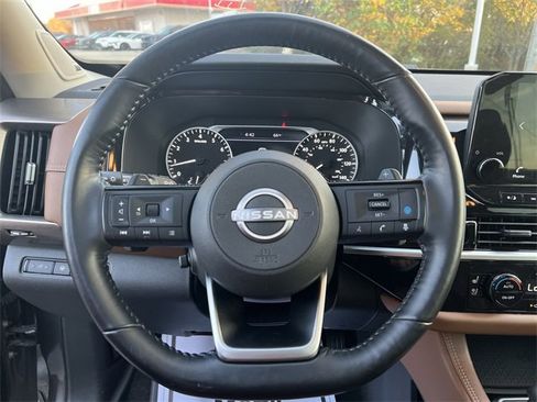 Used 2022 Nissan Pathfinder Platinum w/ Cargo Package image 14