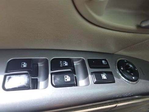 Used 2011 Hyundai Santa Fe Limited FWD image 28