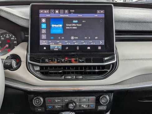 Used 2024 Jeep Compass Limited image 14