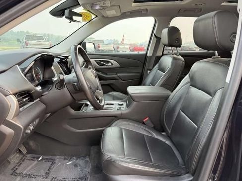 Used 2020 Chevrolet Traverse LT w/ LT Premium Package AWD/4WD image 12
