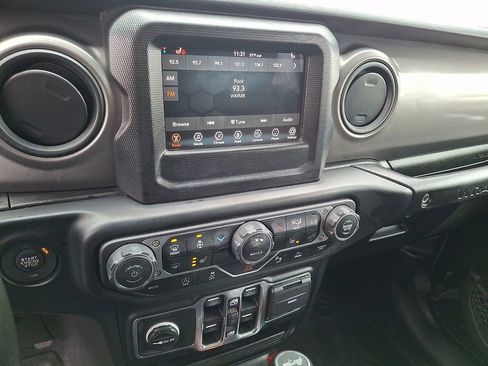 Used 2022 Jeep Wrangler Unlimited Sport image 3