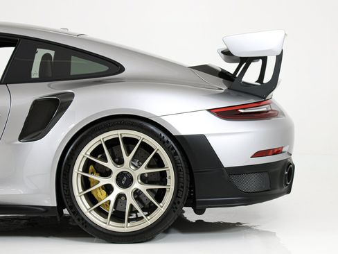 Used 2018 Porsche 911 GT2 RS RWD image 4