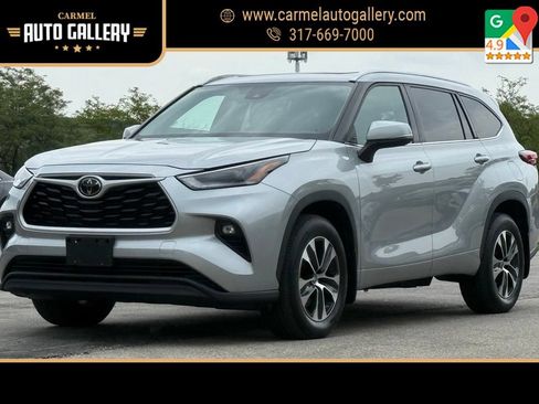 Used 2021 Toyota Highlander XLE AWD/4WD image 1
