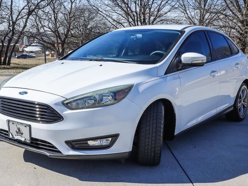 Used 2017 Ford Focus SE image 3