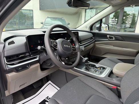 New 2025 Kia Carnival LX FWD image 25