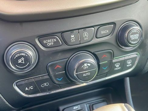 Used 2016 Jeep Cherokee High Altitude image 23