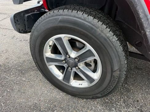 Used 2018 Jeep Wrangler Unlimited Sahara image 5