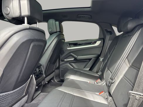 Used 2025 Porsche Cayenne E-Hybrid Coupe image 17