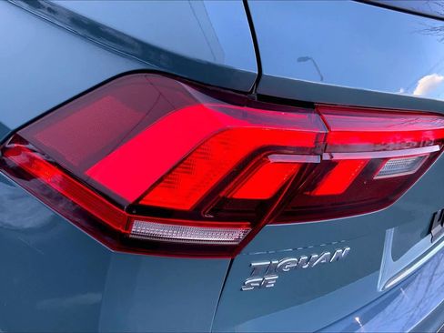 Used 2020 Volkswagen Tiguan SE w/ Panoramic Sunroof Package image 28