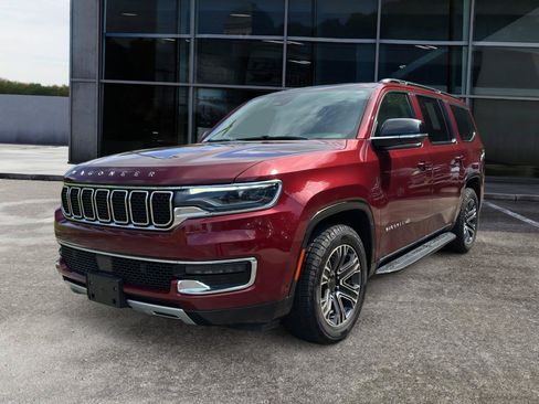 Used 2024 Jeep Wagoneer Series II w/ Flexible Seating Group RWD image 3