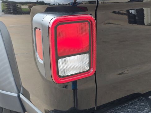 Used 2023 Jeep Gladiator Sport image 28