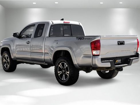 Used 2016 Toyota Tacoma TRD Sport w/ Towing Package image 8