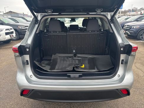 Used 2023 Toyota Highlander LE image 7