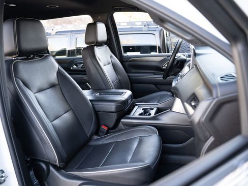 Used 2023 Chevrolet Suburban Premier AWD/4WD image 18