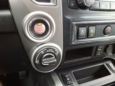 Used 2017 Nissan Titan SV image 25