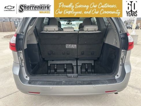 Used 2015 Toyota Sienna Limited image 12