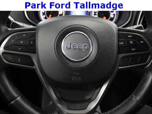 Used 2019 Jeep Cherokee Limited image 15
